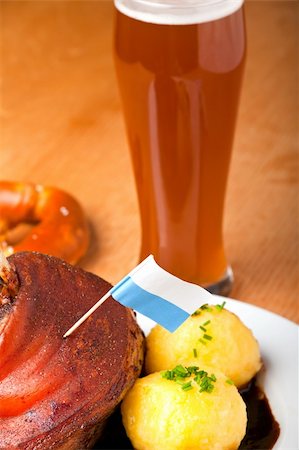 simsearch:400-05671438,k - bavarian knuckle of pork with potato dumpling Foto de stock - Super Valor sin royalties y Suscripción, Código: 400-05197266