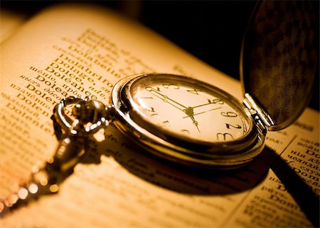 pocket watch on an old book Stock Photo - Budget Royalty-Free & Subscription, Code: 400-05197837