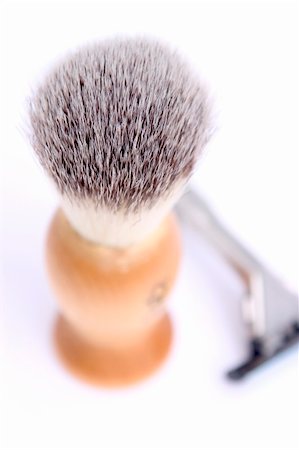 simsearch:400-04594366,k - Old style brush and razor on white background. Photographie de stock - Aubaine LD & Abonnement, Code: 400-05198029