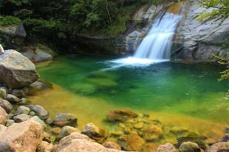 simsearch:400-06426120,k - natural green waterfall Photographie de stock - Aubaine LD & Abonnement, Code: 400-05198590