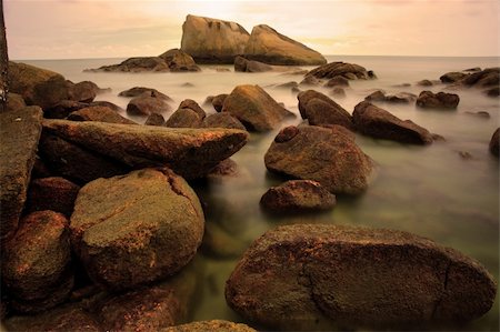 simsearch:400-06360457,k - long exposure of rocks at beach Photographie de stock - Aubaine LD & Abonnement, Code: 400-05198609