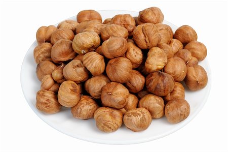 simsearch:400-05189183,k - Hazelnuts on a white plate on a white background, isolated. Foto de stock - Super Valor sin royalties y Suscripción, Código: 400-05199761