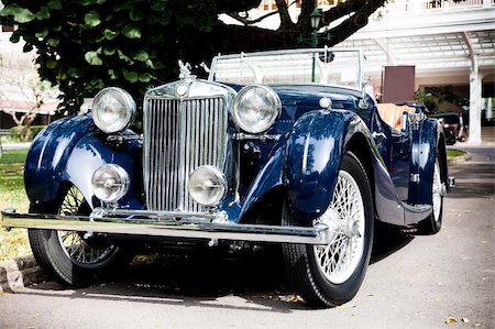 Classic Car on Vintage Car Parade Photographie de stock - Aubaine LD & Abonnement, Code: 400-05199927