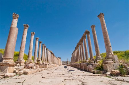 simsearch:400-04836184,k - Ancient columns with blue sky in Jerash, Jordan Photographie de stock - Aubaine LD & Abonnement, Code: 400-05190534