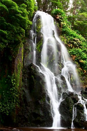 simsearch:400-04077039,k - Waterfall on Azores Photographie de stock - Aubaine LD & Abonnement, Code: 400-05192755