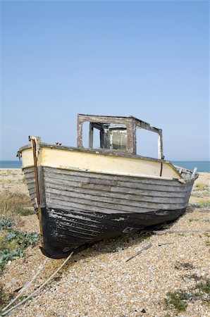 An old fishing boat on the beach at Dungeness Stock Photo - Budget Royalty-Free & Subscription, Code: 400-05204938