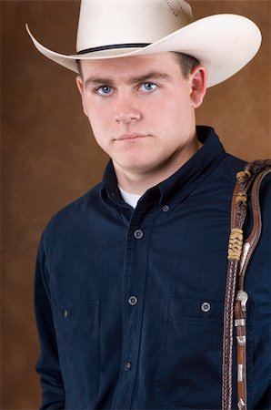 Cowboy in studio with his saddle, chaps, and bridle Foto de stock - Super Valor sin royalties y Suscripción, Código: 400-05206446