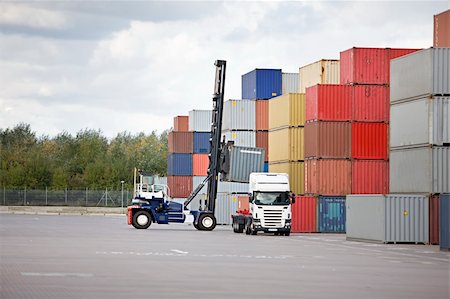 Container Handling Transport at the port Foto de stock - Super Valor sin royalties y Suscripción, Código: 400-05208296