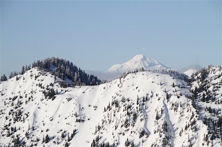 The beautiful pacific northwestern peak of Mt Baker, seen from Stevens Pass WA. Foto de stock - Super Valor sin royalties y Suscripción, Código: 400-05208477