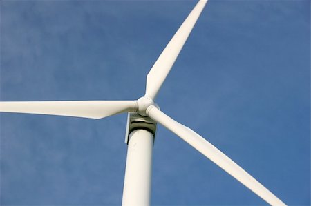 simsearch:400-04024418,k - White wind turbine in front of blue sky Fotografie stock - Microstock e Abbonamento, Codice: 400-05209921