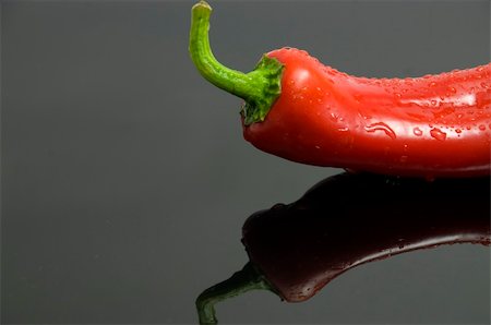 simsearch:400-04697254,k - close-up on a fresh chili pepper, isolated on black, copy space Foto de stock - Super Valor sin royalties y Suscripción, Código: 400-05201835