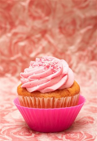 Fresh vanilla cupcake in pink cup with strawberry icing and sprinkles on decorative background Stock Photo - Budget Royalty-Free & Subscription, Code: 400-05202022