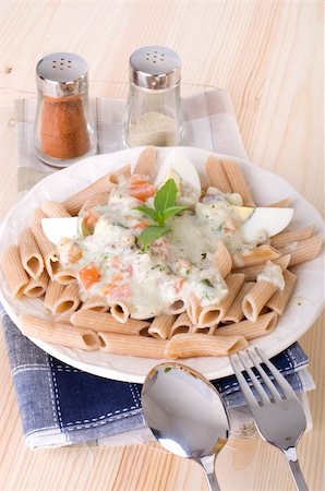 Spaghetti carbonara pasta Stock Photo - Budget Royalty-Free & Subscription, Code: 400-05202103