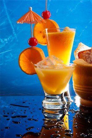 pub mirror - Passion Diaquiri; Mango Margarita; Screwdriver and Triple-Sec Stock Photo - Budget Royalty-Free & Subscription, Code: 400-05202333