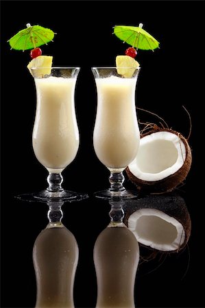 simsearch:400-05202358,k - Pina Colada cocktail and coconut Foto de stock - Royalty-Free Super Valor e Assinatura, Número: 400-05202342