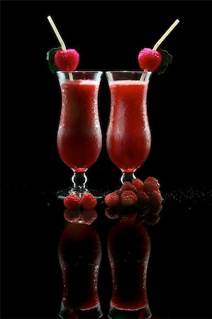 simsearch:400-05202358,k - Raspberry daiquiri Cocktail and berries Foto de stock - Royalty-Free Super Valor e Assinatura, Número: 400-05202355