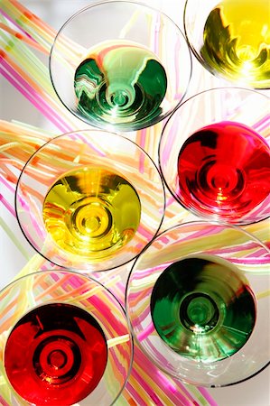 simsearch:400-04647118,k - Multicolored martinis and colorful straws Stockbilder - Microstock & Abonnement, Bildnummer: 400-05202408