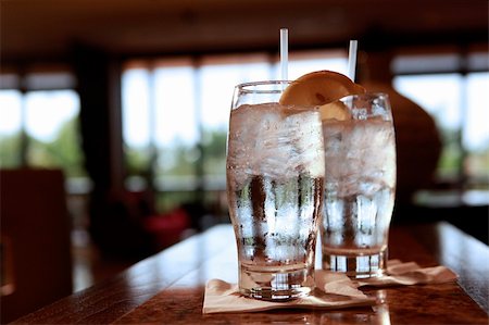 redav (artist) - Gin and tonic or plain cold water on the counter Stock Photo - Budget Royalty-Free & Subscription, Code: 400-05202400