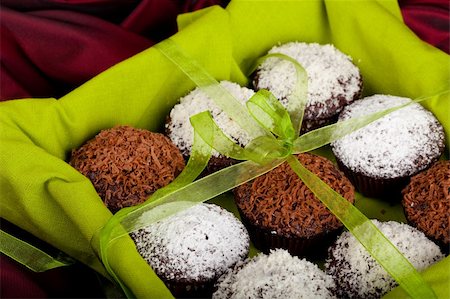 simsearch:400-08432236,k - Assorted muffins Fotografie stock - Microstock e Abbonamento, Codice: 400-05203446