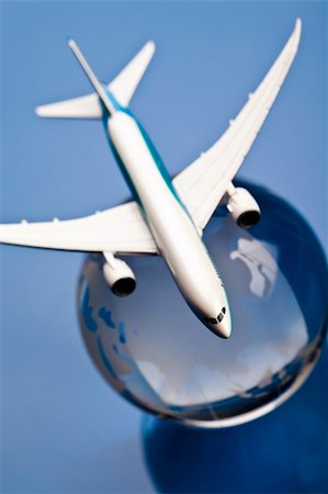 simsearch:400-06384228,k - Airliner with a globe. Photographie de stock - Aubaine LD & Abonnement, Code: 400-05203884