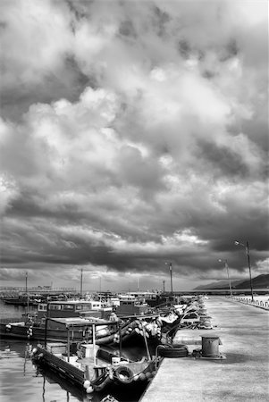 stormy sea boat - Dramatic landscape of storm scenic in harbor with boats on dock. Foto de stock - Super Valor sin royalties y Suscripción, Código: 400-05214467