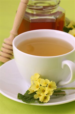 simsearch:400-04691031,k - Healthy herbal tea made from freshly picked primroses with honey Photographie de stock - Aubaine LD & Abonnement, Code: 400-05215057