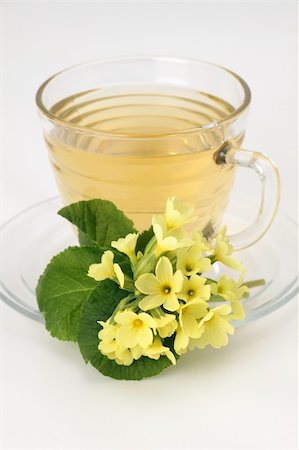 simsearch:400-04691031,k - Healthy herbal tea made from freshly picked primroses Photographie de stock - Aubaine LD & Abonnement, Code: 400-05215061