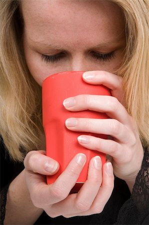 Woman holding a cup of coffee to get warm. Fotografie stock - Microstock e Abbonamento, Codice: 400-05215806