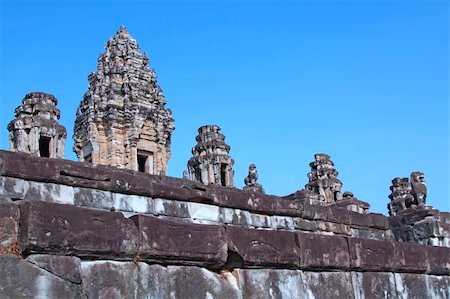 simsearch:400-04592509,k - Temple with towers in Angkor. Ancient Khmer city in Cambodia. UNESCO world heritage site Foto de stock - Super Valor sin royalties y Suscripción, Código: 400-05215993