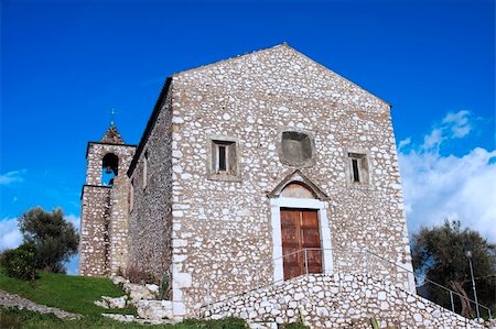 simsearch:400-08431858,k - The Vairano Patenora citadel in Campania region of Italy Foto de stock - Super Valor sin royalties y Suscripción, Código: 400-05216052