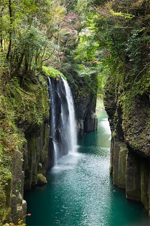 simsearch:400-05034990,k - A waterfall of the ravine in Japan Foto de stock - Super Valor sin royalties y Suscripción, Código: 400-05216631