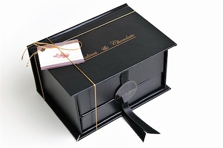 simsearch:400-04295091,k - chocolate and praline luxury box with candy and sweets Photographie de stock - Aubaine LD & Abonnement, Code: 400-05216741