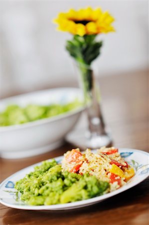 simsearch:400-06461732,k - healthy vegetarian vegetables and rice food in dish at kitchen Stockbilder - Microstock & Abonnement, Bildnummer: 400-05217071