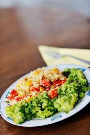 simsearch:400-06461732,k - healthy vegetarian vegetables and rice food in dish at kitchen Stockbilder - Microstock & Abonnement, Bildnummer: 400-05217072