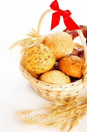 Bread and buns in the wicker basket Foto de stock - Super Valor sin royalties y Suscripción, Código: 400-05218268
