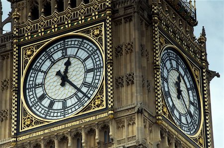 Closeup side view of London famous clock Foto de stock - Super Valor sin royalties y Suscripción, Código: 400-05218551