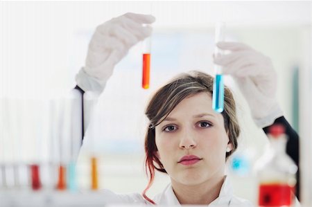 simsearch:6109-07497806,k - science chemistry classes with young student woman in labaratory Fotografie stock - Microstock e Abbonamento, Codice: 400-05218664