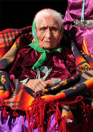 Elderly Navajo Portrait of a 99 Year Old Woman Wearing Turquoise Jewelry Foto de stock - Super Valor sin royalties y Suscripción, Código: 400-05219227