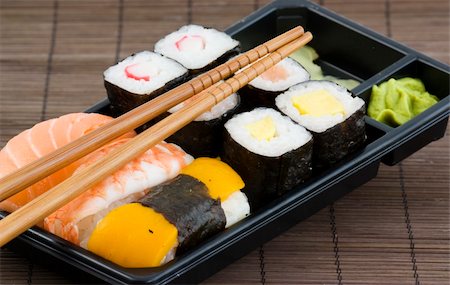 simsearch:400-04292843,k - Background photo of a japanese sushi meal Stock Photo - Budget Royalty-Free & Subscription, Code: 400-05219310