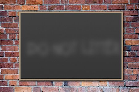 simsearch:400-07625260,k - A blank blackboard against a brick wall. Photographie de stock - Aubaine LD & Abonnement, Code: 400-05219444