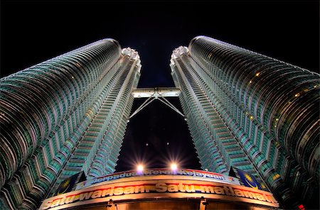 petronas twin towers - klcc famous landmark in malaysia Stockbilder - Microstock & Abonnement, Bildnummer: 400-05210934