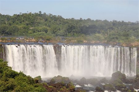 Iguassu waterfalls on a sunny day early in the morning. The biggest waterfalls on earth. Foto de stock - Super Valor sin royalties y Suscripción, Código: 400-05211135