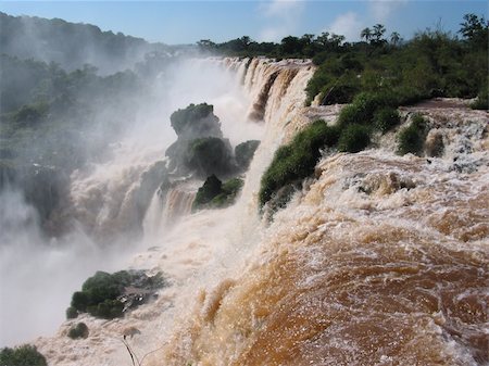 Iguassu waterfalls on a sunny day early in the morning. The biggest waterfalls on earth. Foto de stock - Super Valor sin royalties y Suscripción, Código: 400-05211151