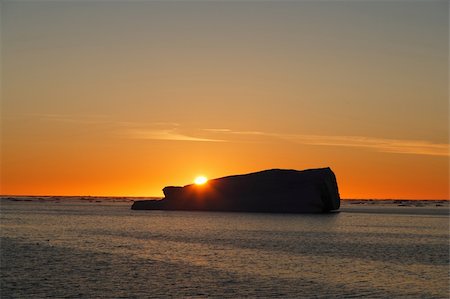 Sunset in Greenland behind iceberg. Arctic ocean. Fotografie stock - Microstock e Abbonamento, Codice: 400-05211181