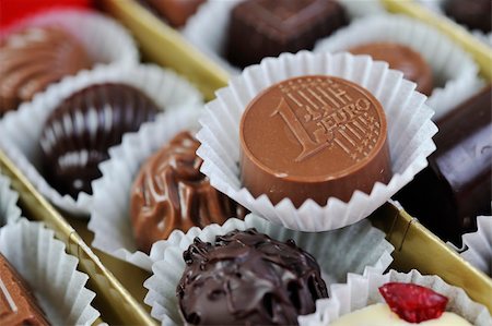 simsearch:400-05211796,k - luxury and sweet praline and chocolate decoration food close up Stock Photo - Budget Royalty-Free & Subscription, Code: 400-05211769