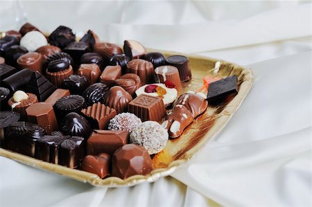 simsearch:400-05211809,k - luxury and sweet praline and chocolate decoration food close up Fotografie stock - Microstock e Abbonamento, Codice: 400-05211798