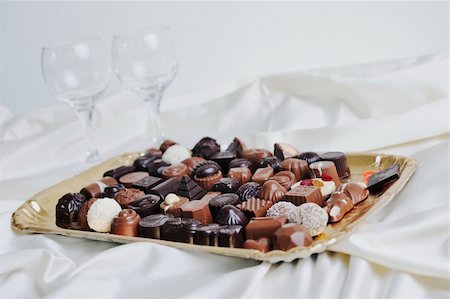 simsearch:400-05211809,k - luxury and sweet praline and chocolate decoration food close up Fotografie stock - Microstock e Abbonamento, Codice: 400-05211799