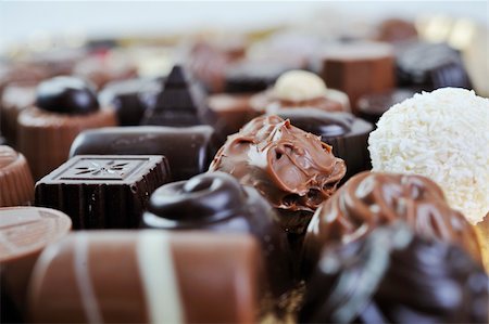 simsearch:400-05211809,k - luxury and sweet praline and chocolate decoration food close up Fotografie stock - Microstock e Abbonamento, Codice: 400-05211793