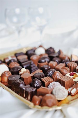 simsearch:400-05211809,k - luxury and sweet praline and chocolate decoration food close up Fotografie stock - Microstock e Abbonamento, Codice: 400-05211801