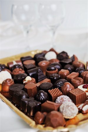 simsearch:400-06068641,k - luxury and sweet praline and chocolate decoration food close up Photographie de stock - Aubaine LD & Abonnement, Code: 400-05211802